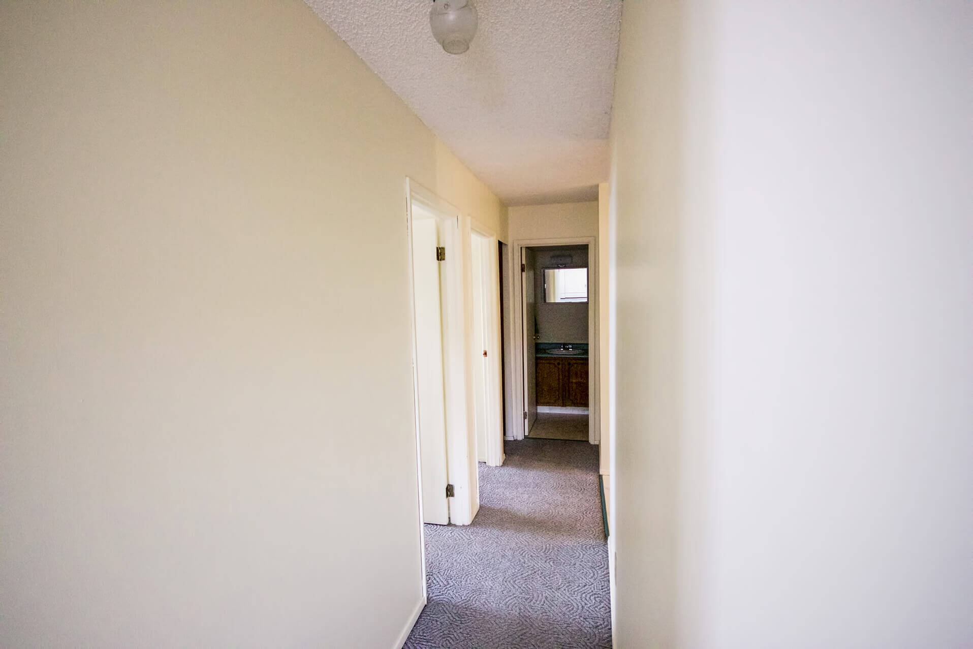 http://www.prairierentalproperties.com/images/BT-2-Bedroom-Hallway.jpg